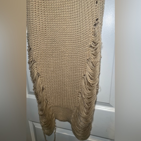 Unique long sweater. Never worn - Picture 2 of 5